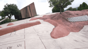 養老天命反転地のゆがんだ地面