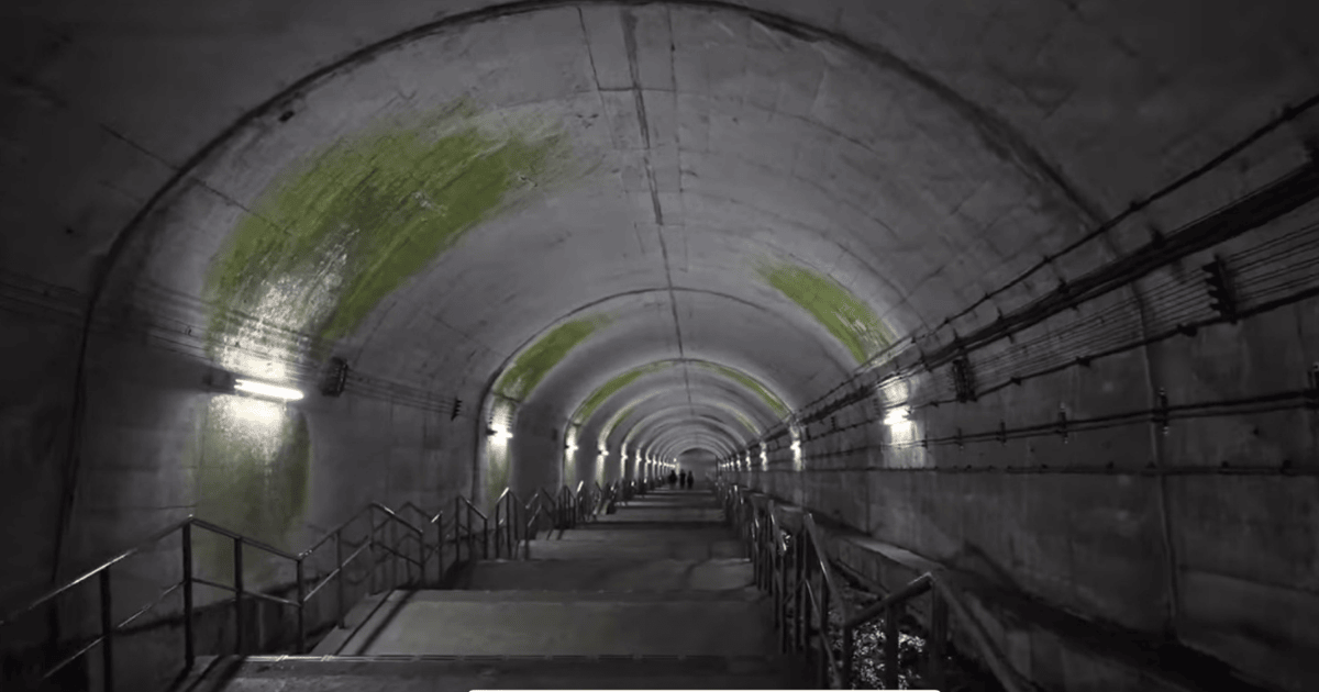 土合駅階段