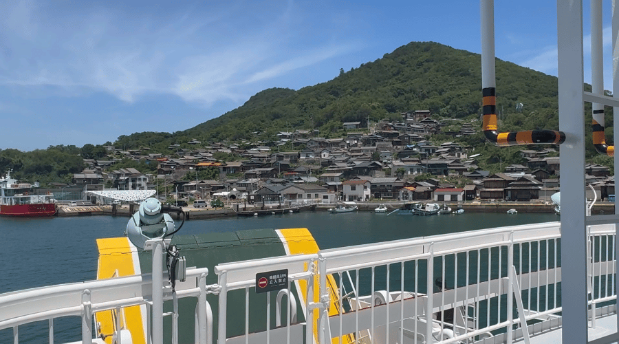 船から見た男木島